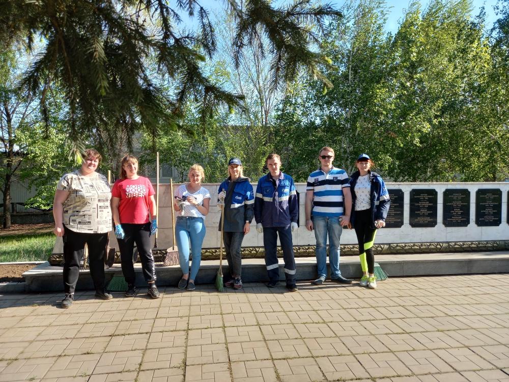 Специалисты «Газпром газораспределение Оренбург» принимают участие в городских субботниках